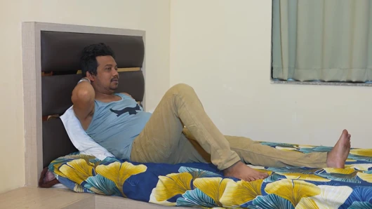 Otel odasında kız görüşme pazarlığı