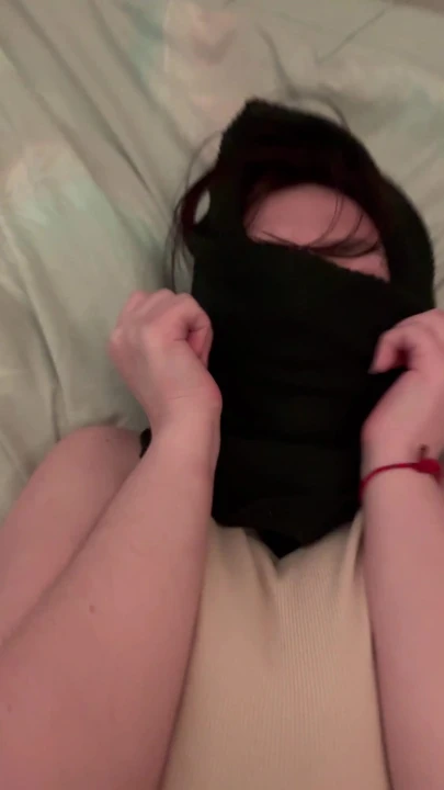 Müslüman evli kadın yırtık külotlu çorapla eve geliyor | Klip 2