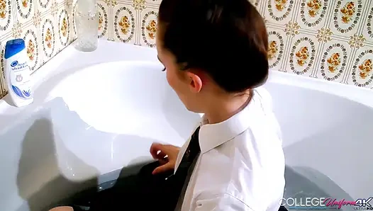 Sophia Smith'in yer aldığı üniversite banyosu 1