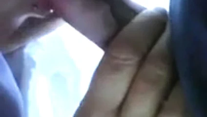 Tombul amatör kız emme çük