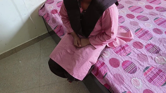 Hintli köylü üniversite öğrencisi erkek arkadaşı tarafından domaltılarak acı bir şekilde sikiliyor - net Hintçe ses