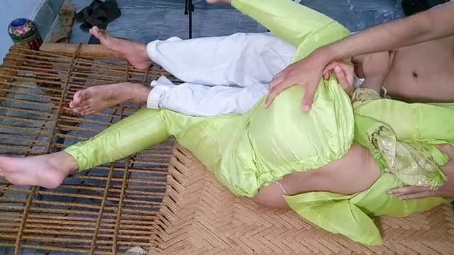 Haard трахает новобрачных индийских бхабхи изменяет своему мужу и трахается с братом ее мужа