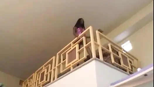 Büyük beyaz sağlam bir yarak için ateşli zenci sürtük!