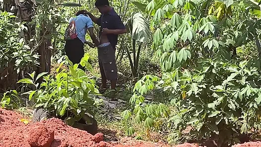 Kimse bizi yakalamasın diye hızlı ol (kamera arkası)