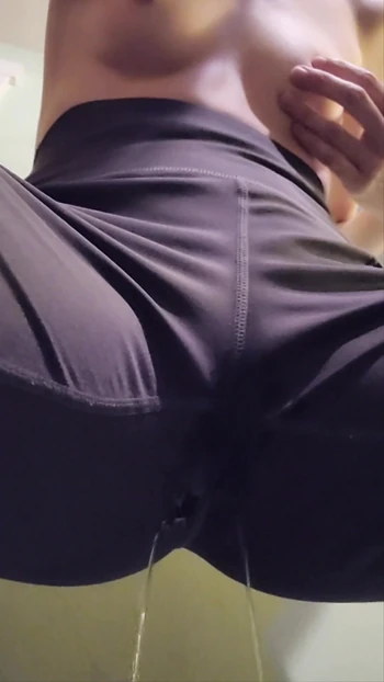 Самостоятельно писаю в штанах для йоги