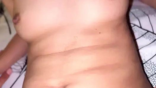 Hintli zengin evin azgın kadını amını zomatto oğlana siktiriyor