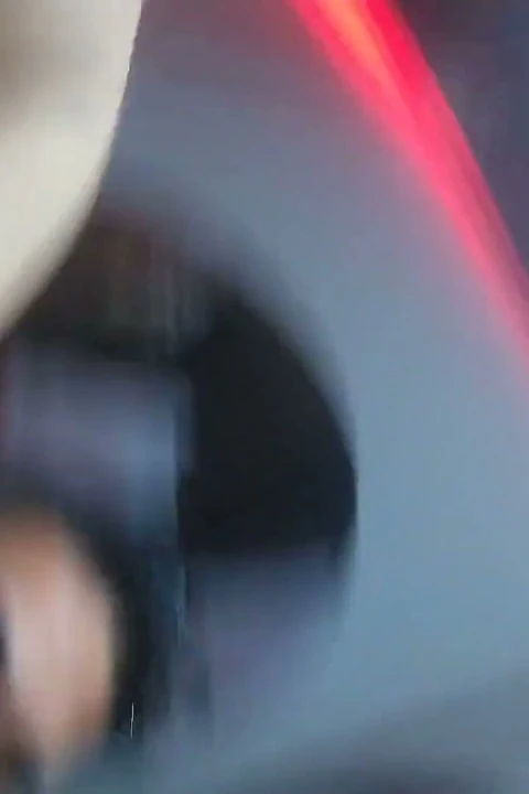 Aldatan evli kadın 69 yılında gavat kocasının arkadaşı tarafından sikiliyor