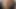 Babe kırmızı bir yapay penis için kanepede uzun bacaklarını açar