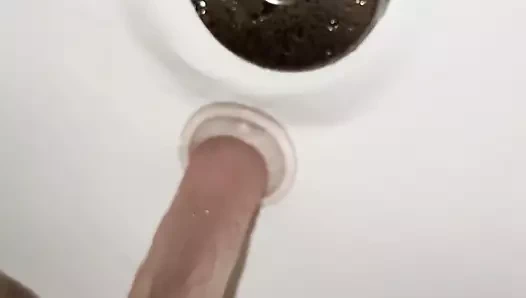 Duş alırken boşalıyorum