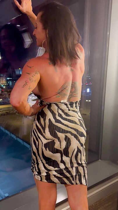 Kaslı orta yaşlı seksi kadınlar büyük klitoris