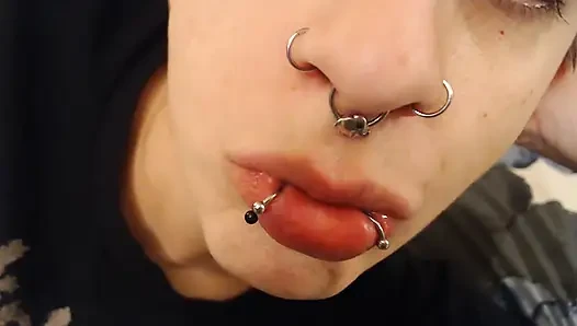 6 piercing yakın çekim oynama zamanı