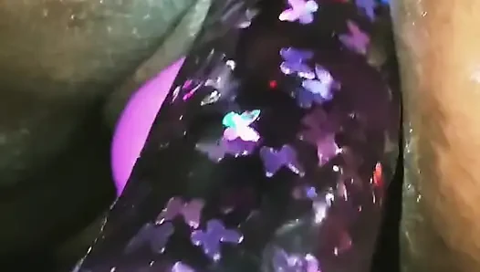 Çifte Oyuncak Göt Amcığı Ve Ayaklarıyla Oynuyor (dildo Ve Vibratör Bakış açısı)