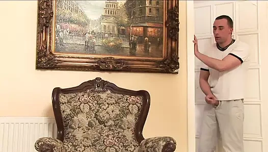 Yaşlı çiftçinin karısı sikiliyor