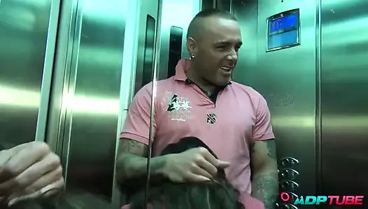 Kübalı Filipinli ve küçük amını sikiyor