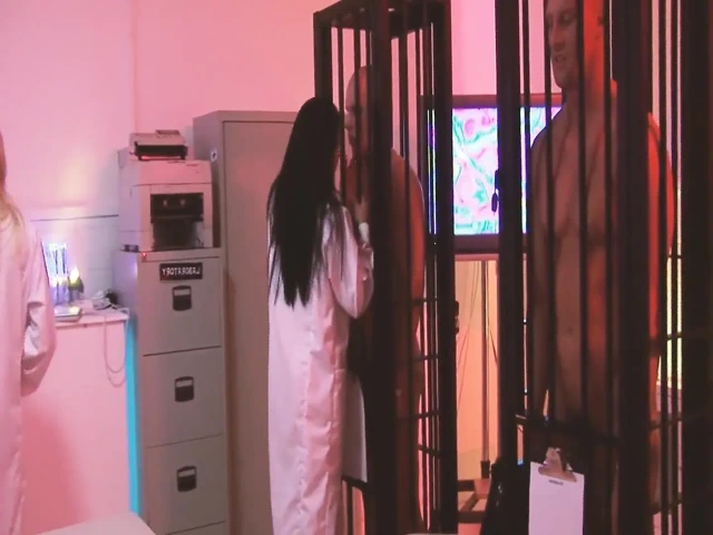 Azgın amazonlar sahne 2_busty, azgın doktorlar hastalarını büyük yaraklarla birlikte sikiyor