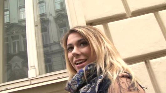 Masum düzgün vücutlu hatun grup sekste sikiliyor