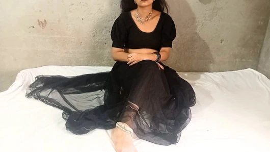 Muhteşem Hintli kız arkadaş domaltılarak sikiliyor