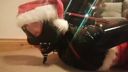 Louise lateks, yaramaz Noel Baba sikiliyor