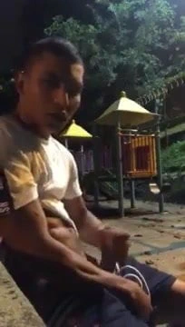 Adam mastürbasyon yapmaya karar verdi.