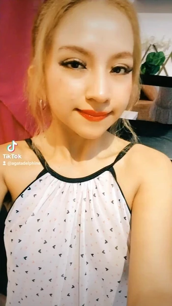 Эта красивая улыбка подбадрит твою начало недели 🥰