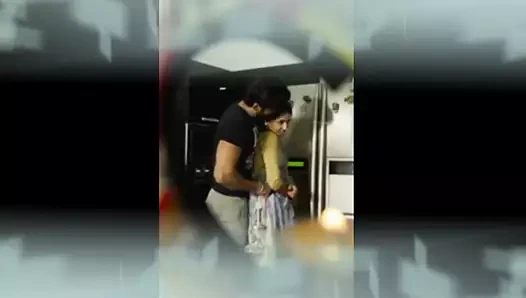 Mutfakta çift romantizm