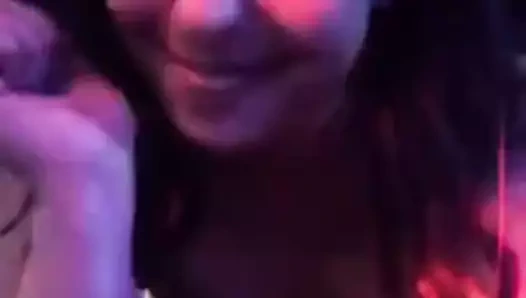 Shotzy monroe sahnede soyunma