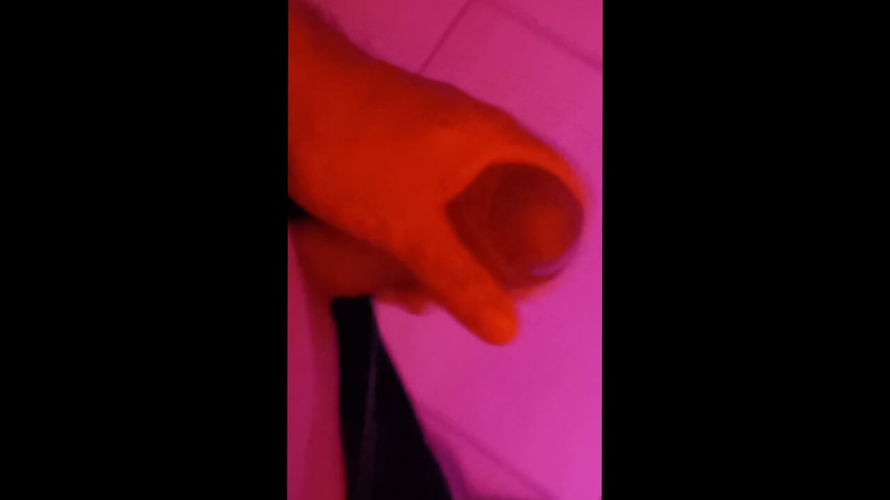 Gavat olmayı ve güzel karımın başka bir erkek tarafından dört ayak üstüne sikilmesini görmeye bayılıyorum