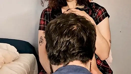 Memnun edici melody, birlikte boşalana kadar onu emiyor ve sikiyor