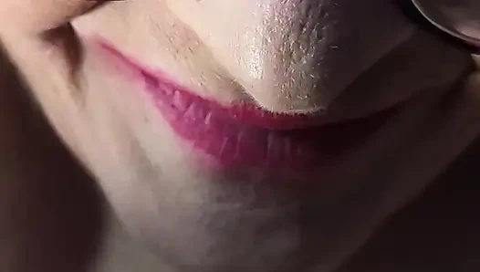 O senin sürtük sahibe motelin zıplıyor ve durmadan boşalıyor