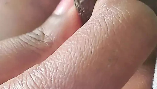 Beklenmedik201 göğüsleri ile oynuyor