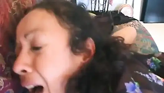 Kıllı olgun hizmetçi çifte penetrasyon yapıyor