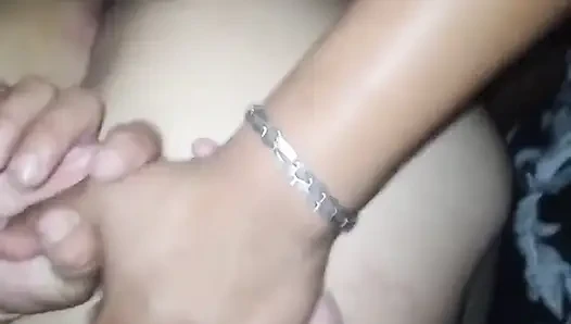 Dört ayak üzerinde sikiliyor ve ağzından sikiliyor, oral seks, domaltmalı