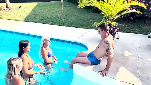 Havuz başında üç lezbiyen ve şeker üvey baba