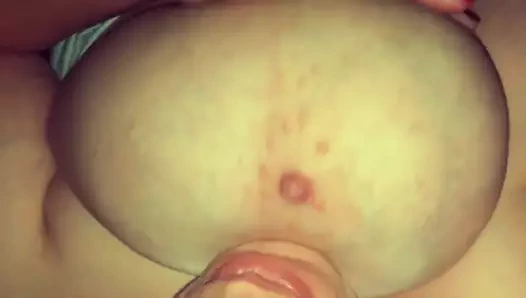 Emme benim büyük memeler ve meme uçları