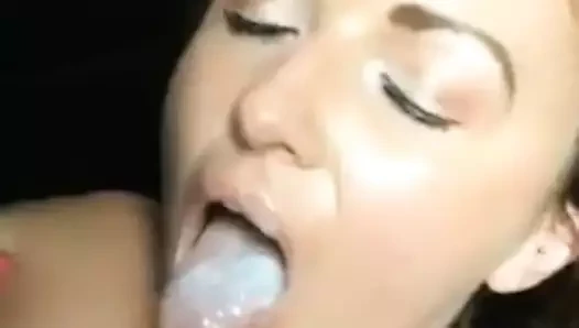 Büyük göğüsler karısı diline bir yük alır