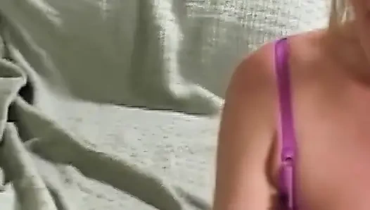 Sarışın erkek delisi orta yaşlı seksi kadın götünü sert anal sikiyor - dölleme