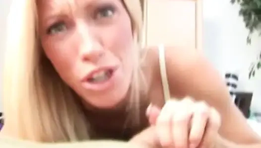 Cassie'nin inanılmaz derin gırtlak becerileri