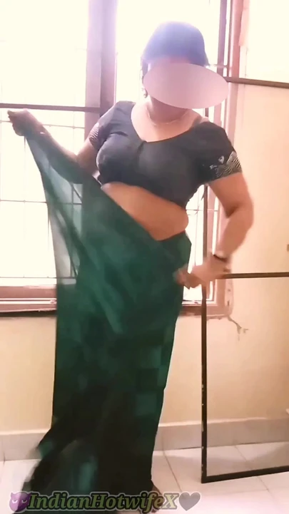 Hintli tamil tombul evli kadın lux saree azdırıyor göğüslerini göbek kıllı amcık götünü gösteriyor! Indianhotwifex