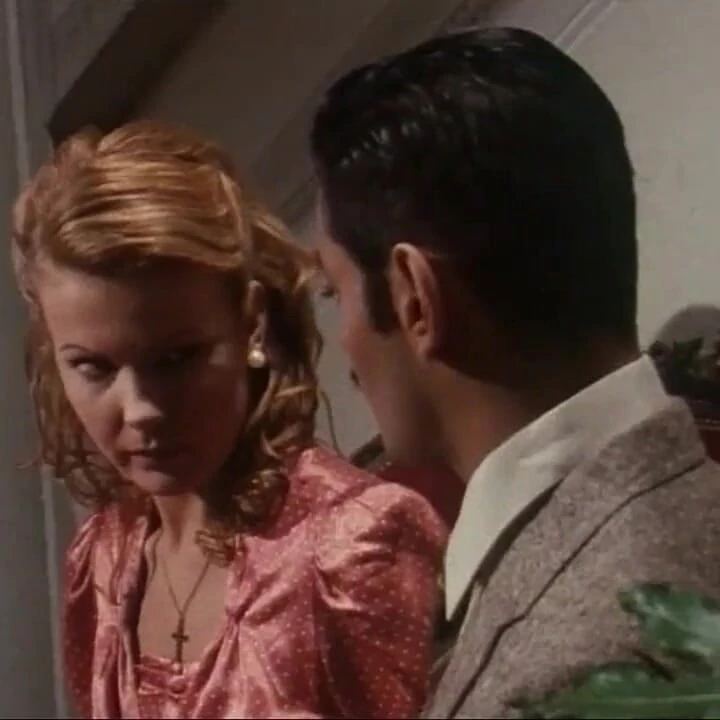 Сексуальная рыжая девушка обожает оргазм во рту