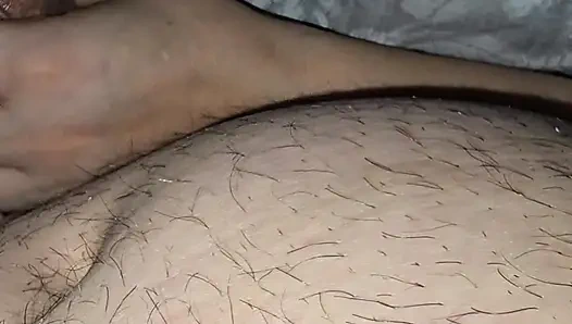 Üvey anne üvey oğlunun edepsiz beyaz eşyaları boşaltması için yardım ediyor