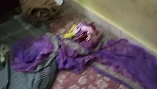 Kadının amına sebze sokuyor