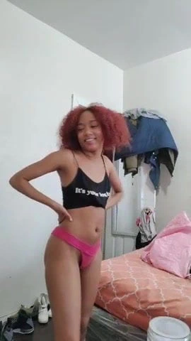 sevimli pembe külot içinde Pyt