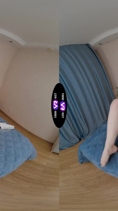 Polly Yangs derin ve tatmin edici bir solo mastürbasyon seansı için külotunu düşürüyor - teenmegaworld | Klip 1
