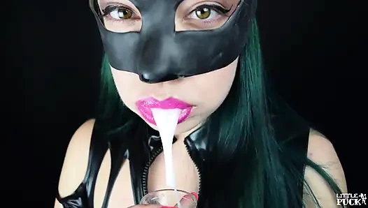 Kedi kadın yarağını sağıyor