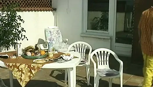 Sevimli Alman bebek sert üçlü grup seks yapıyor