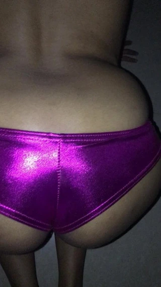 Evli kadın yuvarlak götten domalarak yürüyor