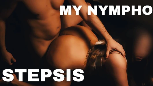 Büyük götlü latin üvey anne kovboy kıza biniyor ve sonra domalarak sikiliyor. Tombul sallıyor