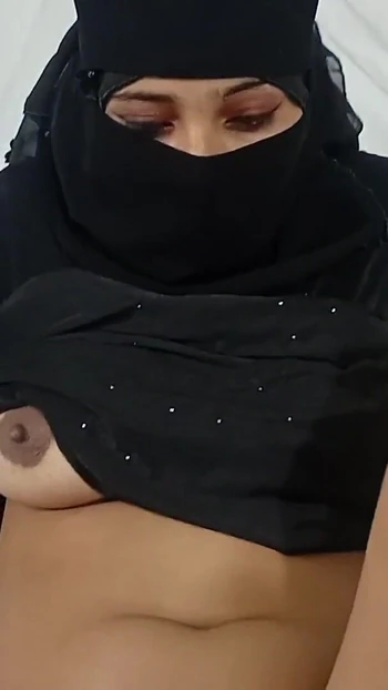 Знаковый момент из "Идеальная ногами великолепно мусульманской девушки"