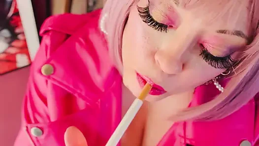 Sevgilin Tina Snua, senin için sevimli görünüyor ve sigara içiyor - omi ome snap inhles smoke rings