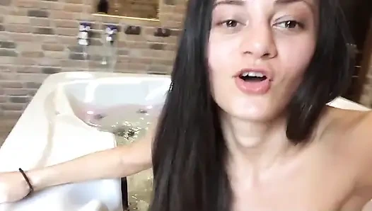 Halka açık saunada çıplak